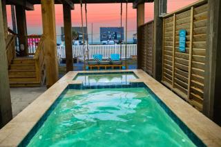 Heated Bamboo Pool + Spa | Swinging Daybed & Golf - Galveston - 3