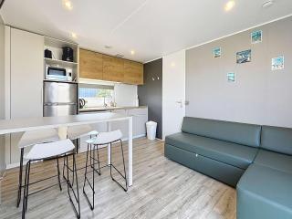 Mobile-home Grand Confort 4 pers, 2 ch, 2 sdb, plage, piscine, fitness, terrasse - Jullouville - FR-1-361A-57 - Jullouville-les-Pins - 2