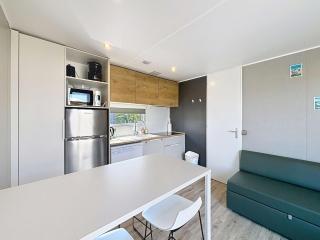 Mobile-home Grand Confort 4 pers, 2 ch, 2 sdb, plage, piscine, fitness, terrasse - Jullouville - FR-1-361A-57 - 3