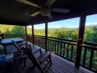 Bearadise Romantic Swing MtnViews*Hottub Easy Road - Williamsburg - 5