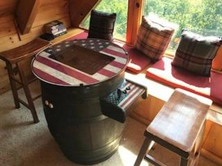 Bearadise Romantic Swing MtnViews*Hottub Easy Road - Williamsburg - 2