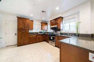 40 ppl 2 houses 13 Bedrooms btw Disney Hollywd - Monterey Park - 8