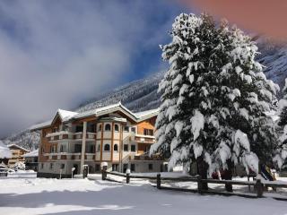 Mountain Stay with Balcony - 0