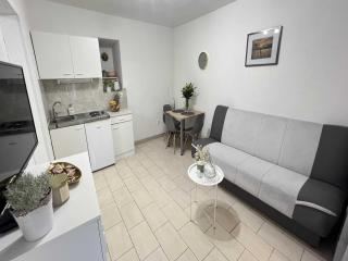 Apartmani Vela Makarska - Studio With Garden View - Makarska - 7