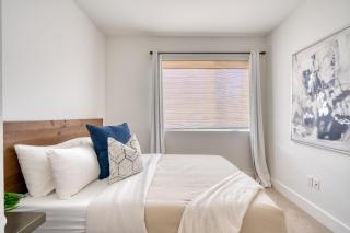 Stay Portland - Private Floor in Magazine Worthy Humboldt Apt Bldg - Portland - 3