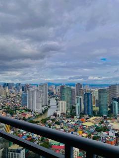 Gramercy Studio Unit- Rockwell View - Manila - 7
