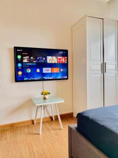 Gramercy Studio Unit- Rockwell View - Manila - 5