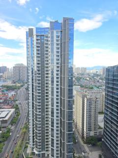 BGC Uptown Parksuites Cosy 1 Bedroom Suite with balcony 300MBPS wifi - Manila - 2