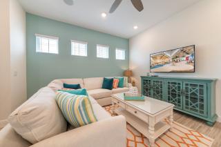 We Be Jammin Cottage With Private Hot Tub Near Disney With Margaritaville Resort Island H2O Access - 8020Dr - Orlando - 8