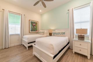 We Be Jammin Cottage With Private Hot Tub Near Disney With Margaritaville Resort Island H2O Access - 8020Dr - Orlando - 1