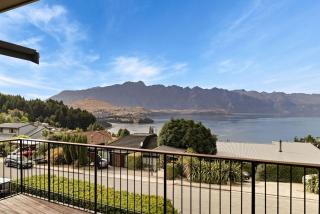 Elevated Elegance in Fernhill - Queenstown - 9