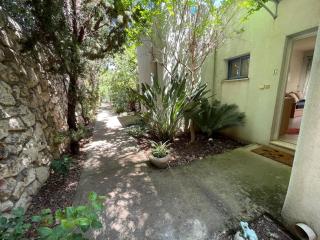 Kalimera Garden - Ma‘yan Barukh - 1