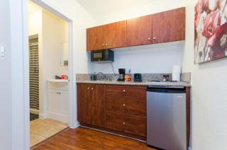 Compact Studio in Hollywood - Los Angeles - 8
