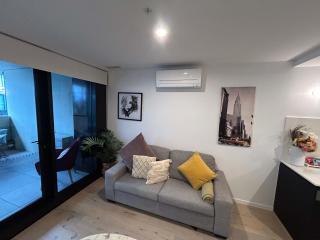 2BR-2BR-1Car-Sleeps 6 CBD Pool - Canberra - 3