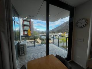 Your Queenstown adventure base! - 4