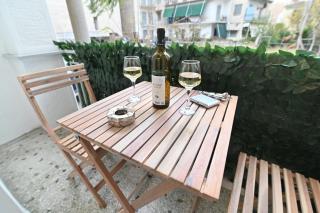 Chic 1BR Apartment with Balcony - Atene - 0