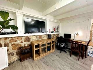 Charming Backyard Guest House with Koi Pond - San Leandro - 2