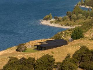 Luxury Passive House on a 50 acre lakeside farm - Wanaka - 1
