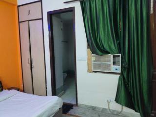 Hotel O Green House - Noida - 4