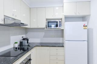 Bright & Comfy 2BR Getaway Darling Harbour - Sydney - 3