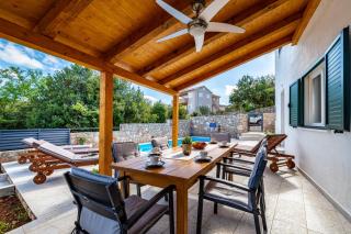 Holiday Home 4200-1 for 8 Pers in Lukoran - Lukoran - 8