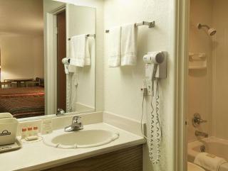 Days Inn by Wyndham Okmulgee - Okmulgee - 1