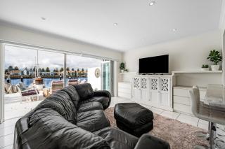 Swainson on Gulf Point - Largs - 0
