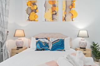 Stylish 2 Bedroom Unit Close to CBD - - 7