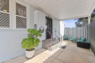 Stylish 2 Bedroom Unit Close to CBD - - 4