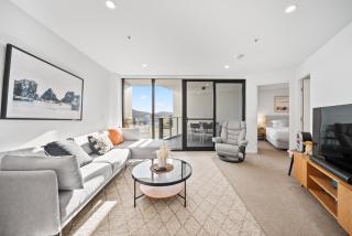 Stylish 2-Bed Apartment in Canberra CBD - Canberra - 1