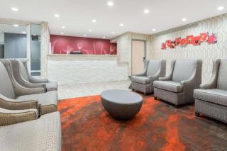 Clarion Pointe - Greensboro Coliseum Area - Greensboro - 8