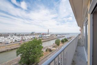 Paquebot - face port - mer - parking - Saint-Nazaire - 7