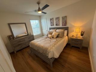 King Suite Mins to VA, PCH, Mayo Sports Restaurants - 8