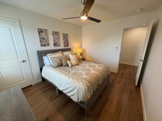 King Suite Mins to VA, PCH, Mayo Sports Restaurants - 5