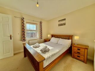 5BR 3BA Home Sleeps 10 in Hook - Hook - 9