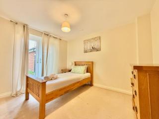 5BR 3BA Home Sleeps 10 in Hook - Hook - 1