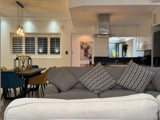 Urban Oasis Penthouse-Jacuzzi! - Kaapstad - 5
