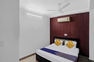 Hotel O AK Residency - Noida - 8