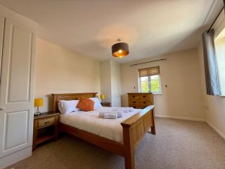 6Bed Home in Hook Ideal for Contractors & Groups - Hook - 0