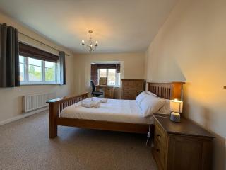 6Bed Home in Hook Ideal for Contractors & Groups - Hook - 1