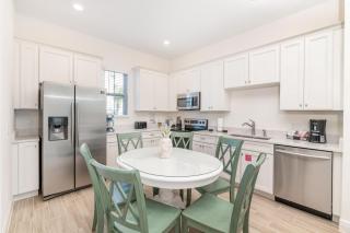 Salt Water Cottage Near Disney With Margaritaville Resort Island H2O Access - 8012Dr - Orlando - 2