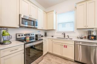Inviting Cottage Near Disney With Margaritaville Resort Island H2O Access - 8009St - Orlando - 7