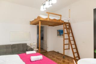 Neighboring 2BR Apts Ideal for 8 People - Viena - 8