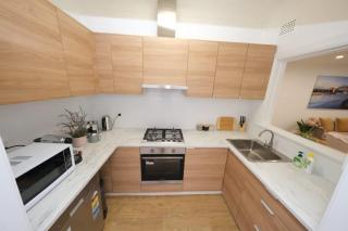 Sydney Stunning 4 bed 4 bathroom at Auburn - Auburn - 8