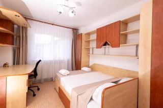 Casa Walter City Center - 4 Rooms and Private Parking - 8