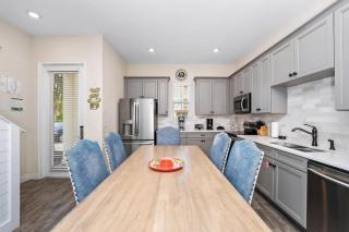 Pineapple Dream Cottage With Private Hot Tub Near Disney With Margaritaville Resort Island H2O Access - 8000Sb - Orlando - 2