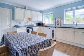 10 Warlows Meadow - 3 Bed Holiday Home - Manorbier - Manorbier - 1
