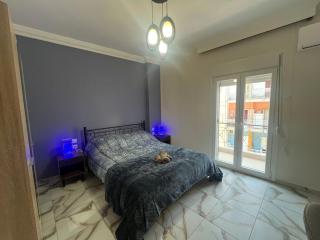 Cozy City Center Apartment - 8