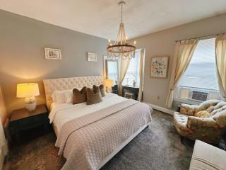 3B1B,Fully Equipped Kitchen,BROWN& RISD - Providence - 8
