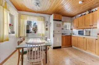 Traditional wooden house at the lake - 4